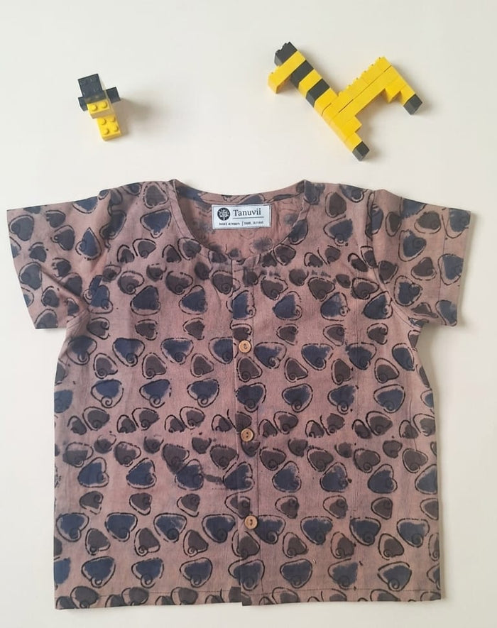 1 Earthy, artisan-crafted Kalamkari jhablas for little ones.